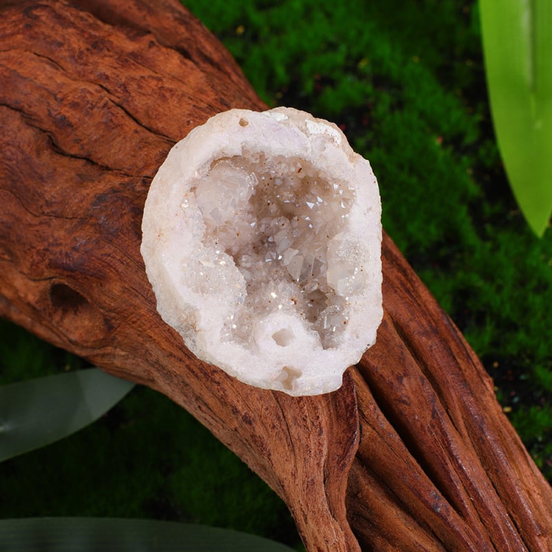 Agátkristályból készült dekoratív cornucopia forma, elektroplattolt felülettel