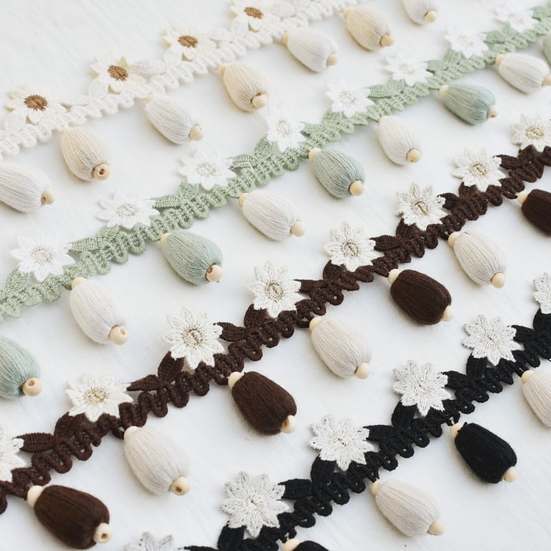 Läike pitsäär kardinate jaoks koos puidust helmidega lilleapplikatsiooniga, polüester, Eastward trace, kohandatav, kaasaegne minimalistlik stiil