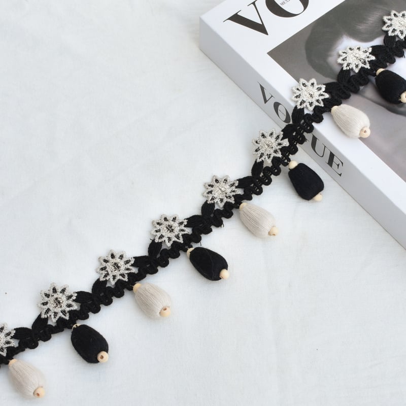 Läike pitsäär kardinate jaoks koos puidust helmidega lilleapplikatsiooniga, polüester, Eastward trace, kohandatav, kaasaegne minimalistlik stiil