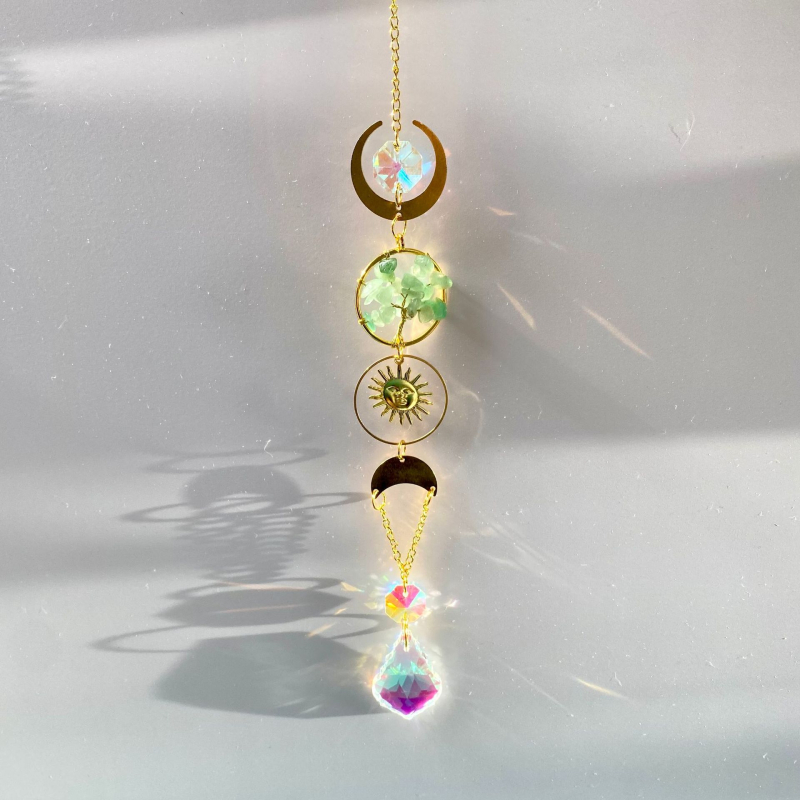 Kristály napfogó prismás medál, Életfa motívummal, prizmás dizájn (Kristály, kristálykő, kínai stílus, ajándékhoz kész)