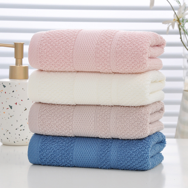 Pamukani set ručnika za kupaonicu i ručnika za lice s izšivenim logotipom (Brand: Da Shan; Material: Cotton; Manufacturing: Jacquard, Plain weave, Broken gear)