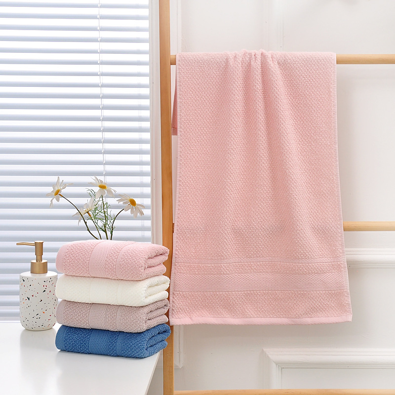 Pamukani set ručnika za kupaonicu i ručnika za lice s izšivenim logotipom (Brand: Da Shan; Material: Cotton; Manufacturing: Jacquard, Plain weave, Broken gear)