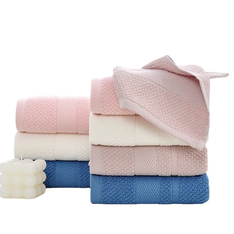 Pamukani set ručnika za kupaonicu i ručnika za lice s izšivenim logotipom (Brand: Da Shan; Material: Cotton; Manufacturing: Jacquard, Plain weave, Broken gear)