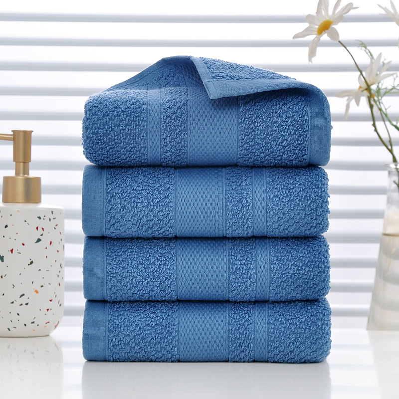 Pamukani set ručnika za kupaonicu i ručnika za lice s izšivenim logotipom (Brand: Da Shan; Material: Cotton; Manufacturing: Jacquard, Plain weave, Broken gear)