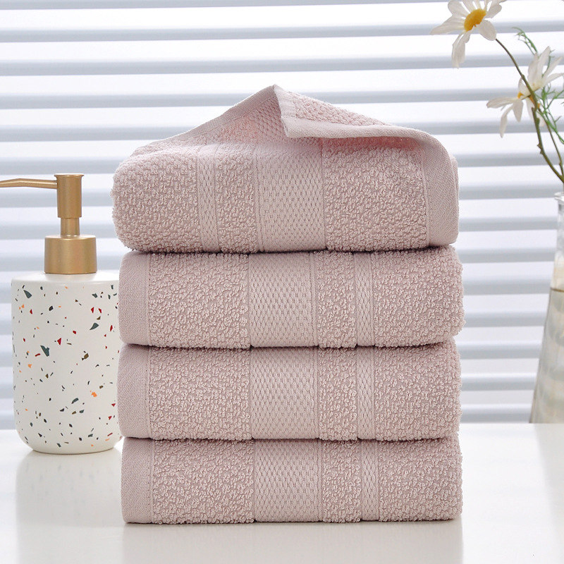 Pamukani set ručnika za kupaonicu i ručnika za lice s izšivenim logotipom (Brand: Da Shan; Material: Cotton; Manufacturing: Jacquard, Plain weave, Broken gear)