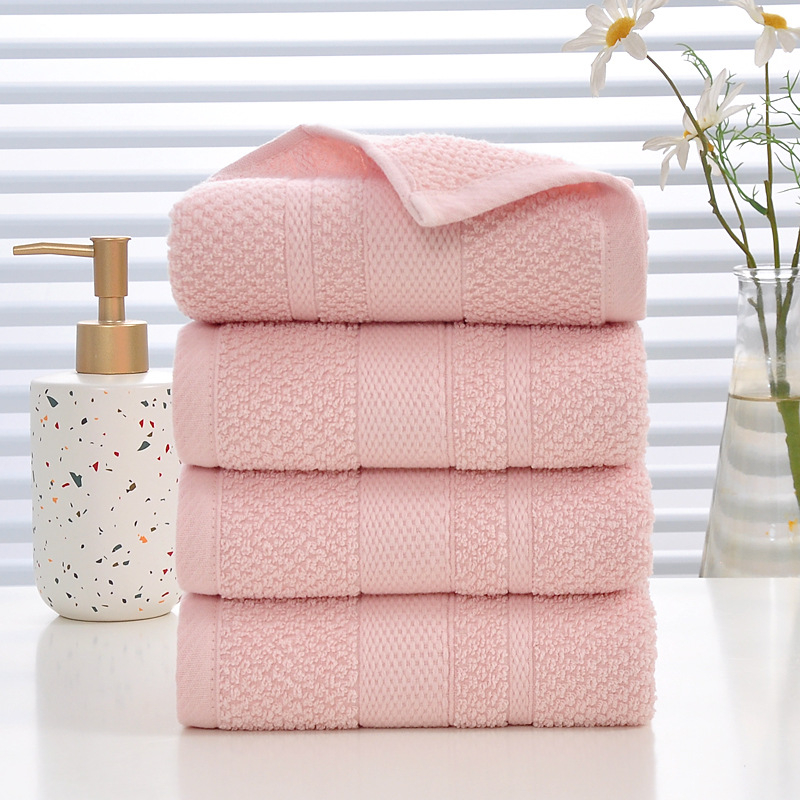 Pamukani set ručnika za kupaonicu i ručnika za lice s izšivenim logotipom (Brand: Da Shan; Material: Cotton; Manufacturing: Jacquard, Plain weave, Broken gear)