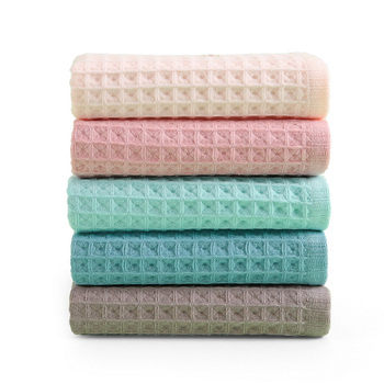 Prosop de față din bumbac, țesătură plată, 32 fire, 50–80 g, moale și absorbant, pentru uz casnic