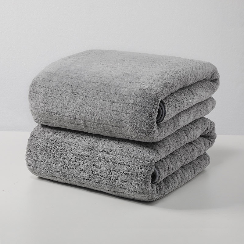 Veliki ručnik za kupanje za odrasle, od coral fleece materijala, iznimno mekan, visoka apsorpcija i brzo suši, mogućnost personaliziranog logotipa.