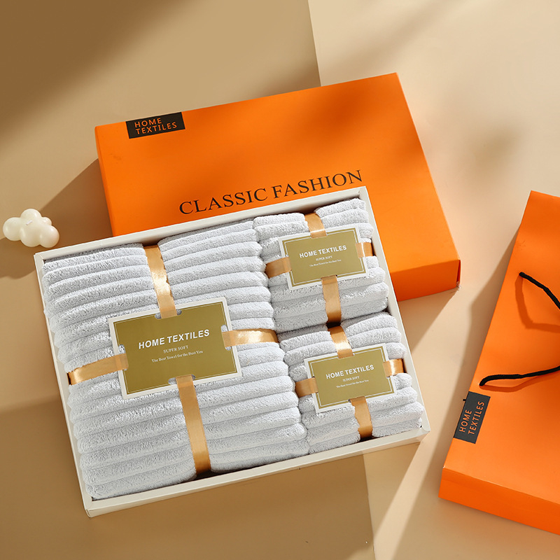 Set ručnika u poklon kutiji od koralnog flisa — tri komada, 500 g/m2, AB vlakna, ravno tkanje, mogućnost logotipa