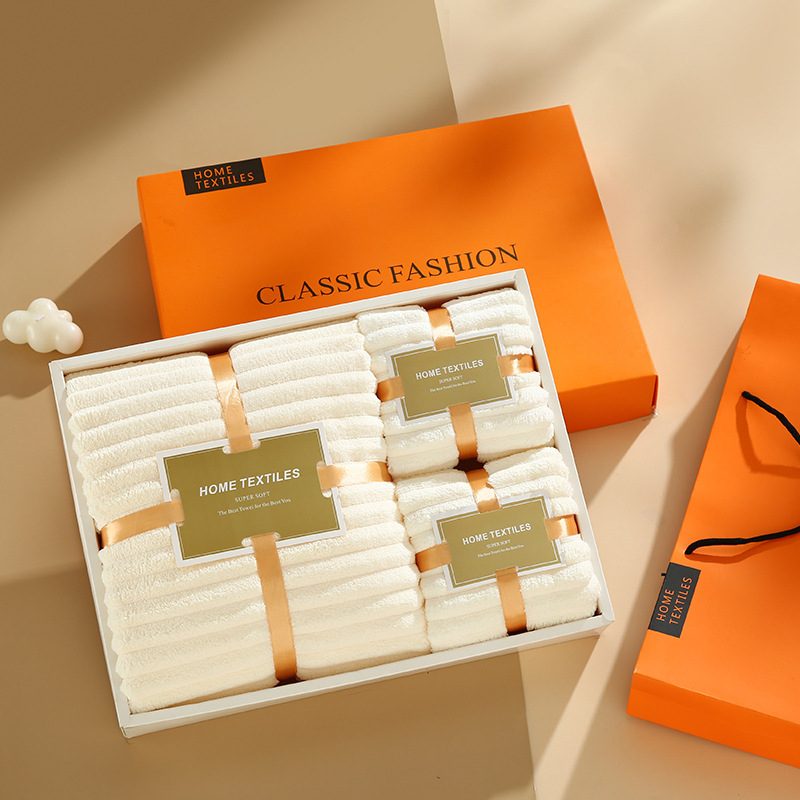 Set ručnika u poklon kutiji od koralnog flisa — tri komada, 500 g/m2, AB vlakna, ravno tkanje, mogućnost logotipa