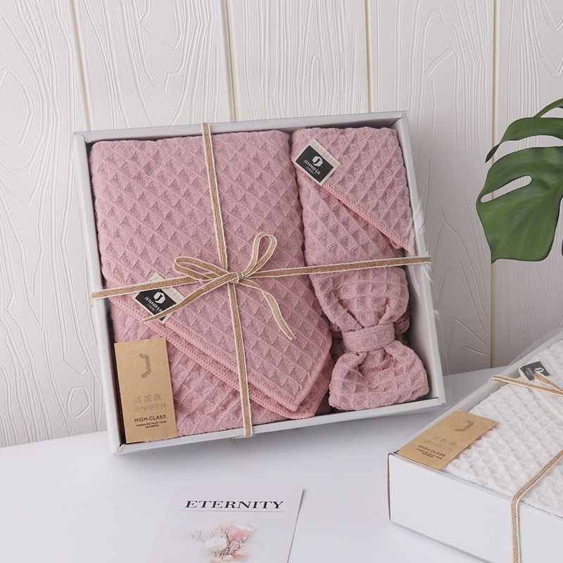 Подаръчен комплект в кутия: вафелни микрофибърни хавлии за баня и лента за коса, тегло 220 g, Plain weave, 32S, полиестерово влакно, лого печатано