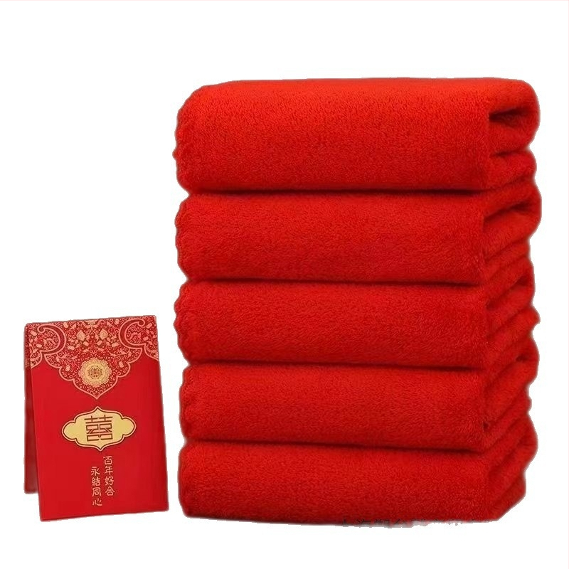 Crvena svadbena ručnik za goste — mikrovlakno, 100d pređa, tufted, težina ispod 50 g, ručnik/za lice