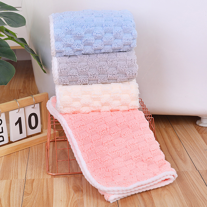 Комплект хавлии за баня с шапка за сушене на коса, коралов флис, плътни абсорбиращи кърпи за лице, облачен мрежест дизайн, в подаръчна кутия