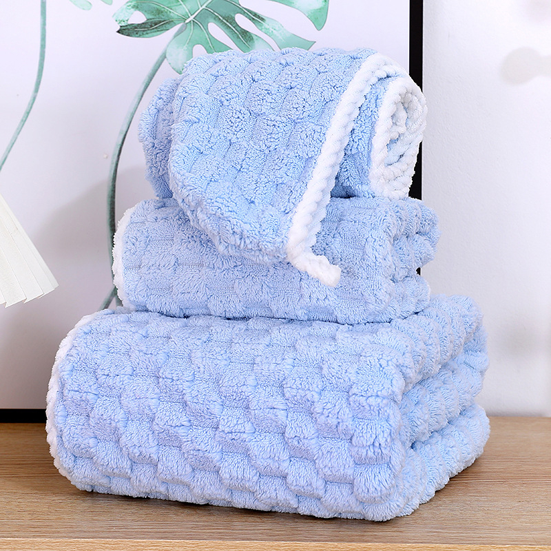 Комплект хавлии за баня с шапка за сушене на коса, коралов флис, плътни абсорбиращи кърпи за лице, облачен мрежест дизайн, в подаръчна кутия