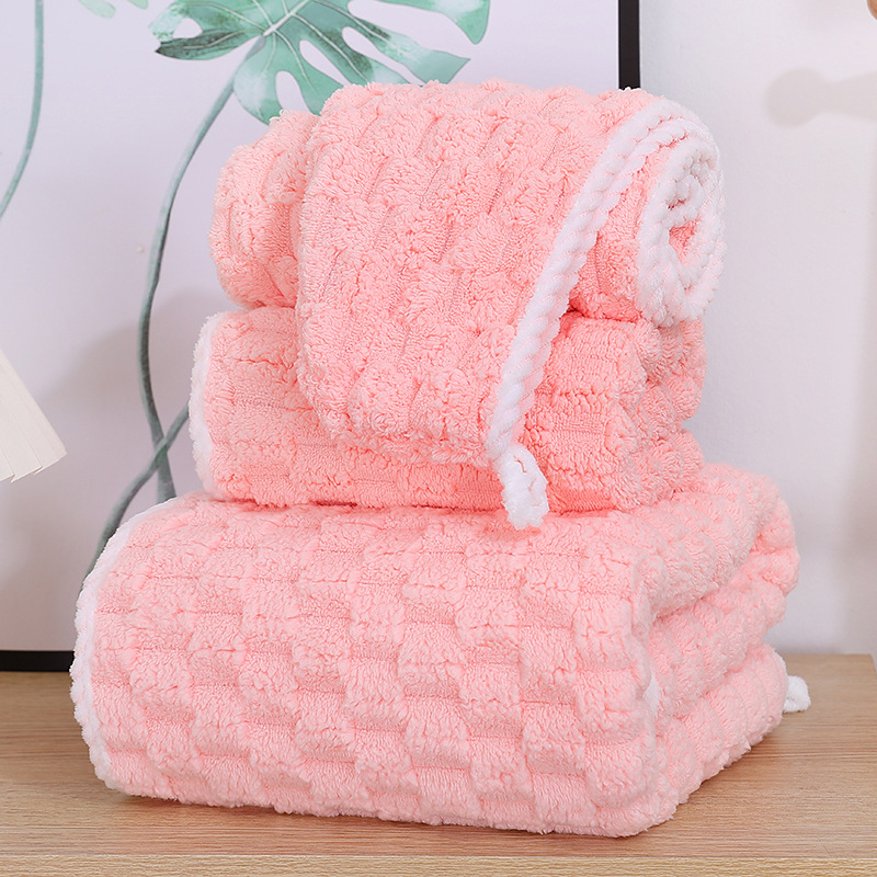 Комплект хавлии за баня с шапка за сушене на коса, коралов флис, плътни абсорбиращи кърпи за лице, облачен мрежест дизайн, в подаръчна кутия