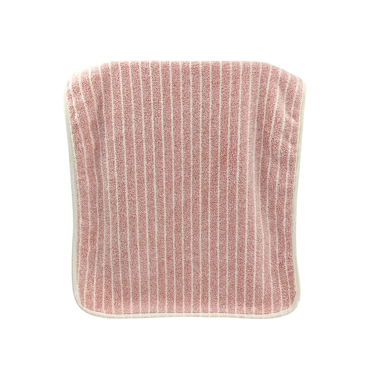 Koralna fleece ručnik za lice: visoka upijanje, brzo sušenje, bez dlačica; 32 vlakna; ravno tkanje; gramatura: 50–80 g/m²; prilagodba: izšiven logo, poklon kutija; podrijetlo: Kina