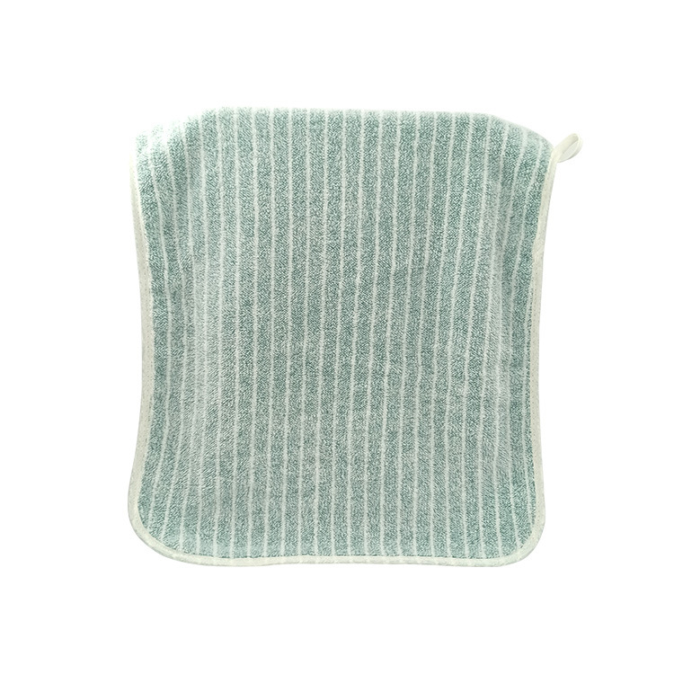 Koralna fleece ručnik za lice: visoka upijanje, brzo sušenje, bez dlačica; 32 vlakna; ravno tkanje; gramatura: 50–80 g/m²; prilagodba: izšiven logo, poklon kutija; podrijetlo: Kina