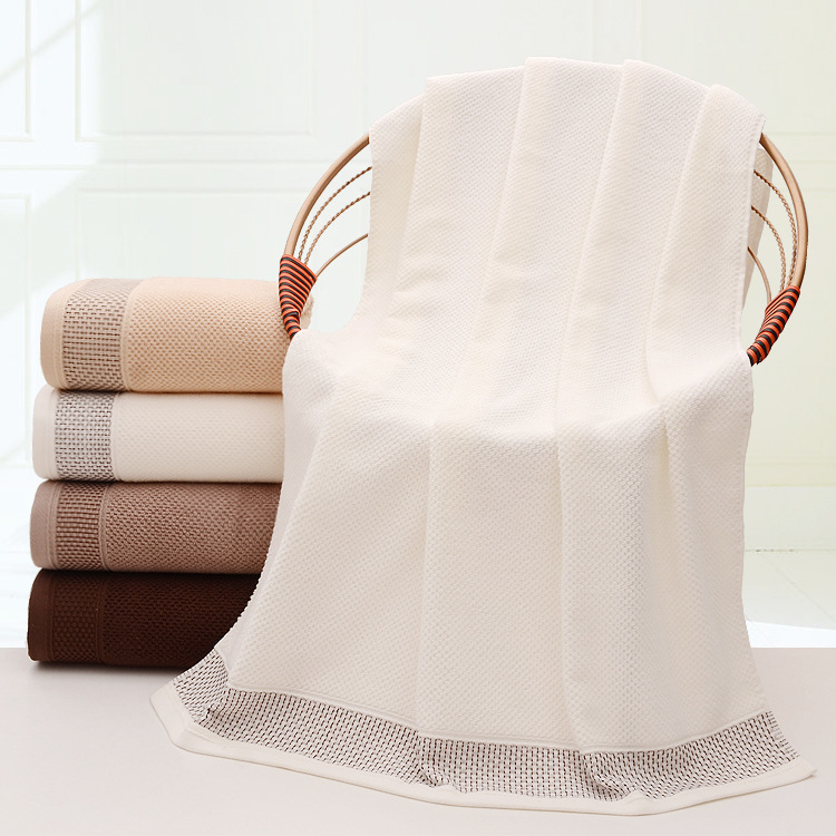 Pamučni kupaonski ručnik, 400–500 g, Jacquard tkanina s visokim i niskim slojem dlačica, 32s pređa, 95% pamuka, prilagodljiva obrada