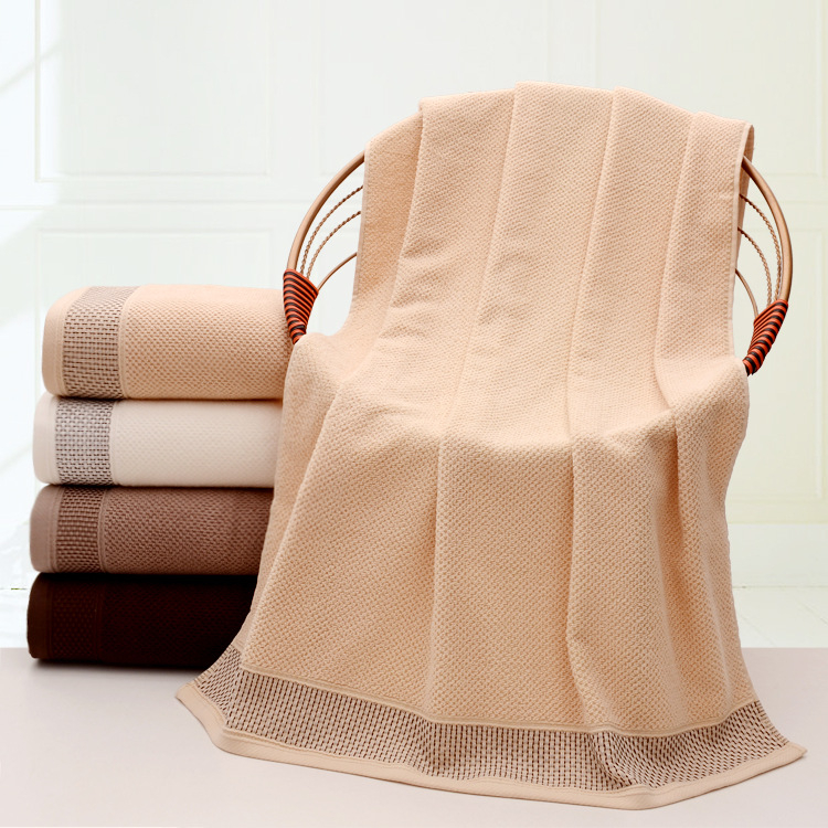 Pamučni kupaonski ručnik, 400–500 g, Jacquard tkanina s visokim i niskim slojem dlačica, 32s pređa, 95% pamuka, prilagodljiva obrada