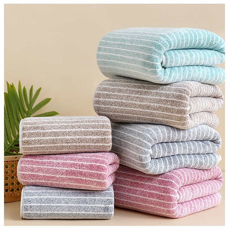 Set de prosoape pentru față din coral fleece, în cutie cadou, 32s fire, 110 g, imprimare logo, personalizare disponibilă