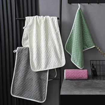 Koralni fleece ručnik za lice, debeli i upijajući, za kućnu i kozmetičku upotrebu; Materijal: koralni fleece; Vlakna: 150D; Obrada: šivenje na rubu; Težina: 80–100 g; Mogućnost izvezanog logotipa
