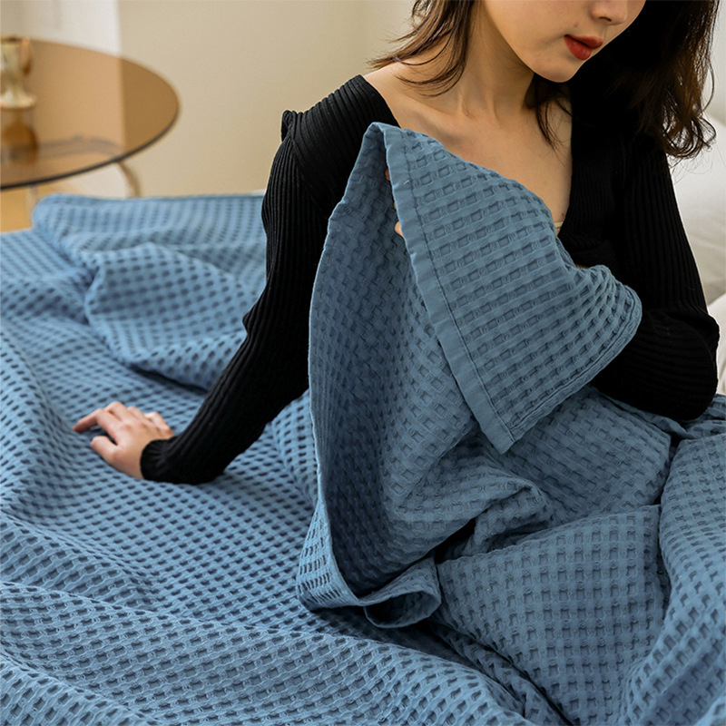 Βαμβακερή κουβέρτα βάφλα – μονόχρωμη εμφάνιση – 800–999 g – για όλη τη σεζόν – σύγχρονος απλός σχεδιασμός