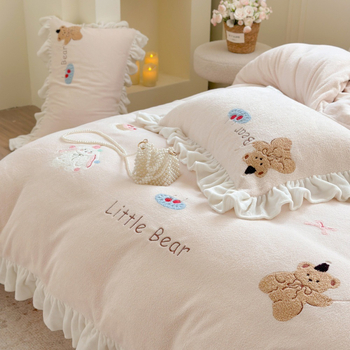 Piimavillase voodipesu komplekt karikatuuride motiiviga, neljaosaline komplekt, reaktiivne trükk, pits ja käterätite õmblus, kaal 2000–2500 g, kohandatav