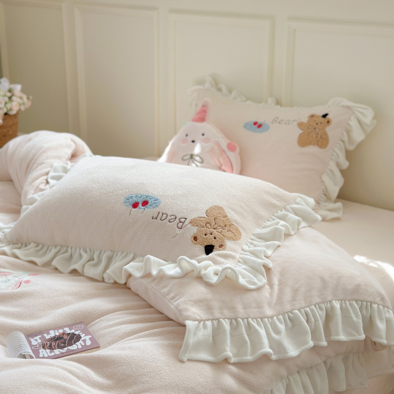 Piimavillase voodipesu komplekt karikatuuride motiiviga, neljaosaline komplekt, reaktiivne trükk, pits ja käterätite õmblus, kaal 2000–2500 g, kohandatav