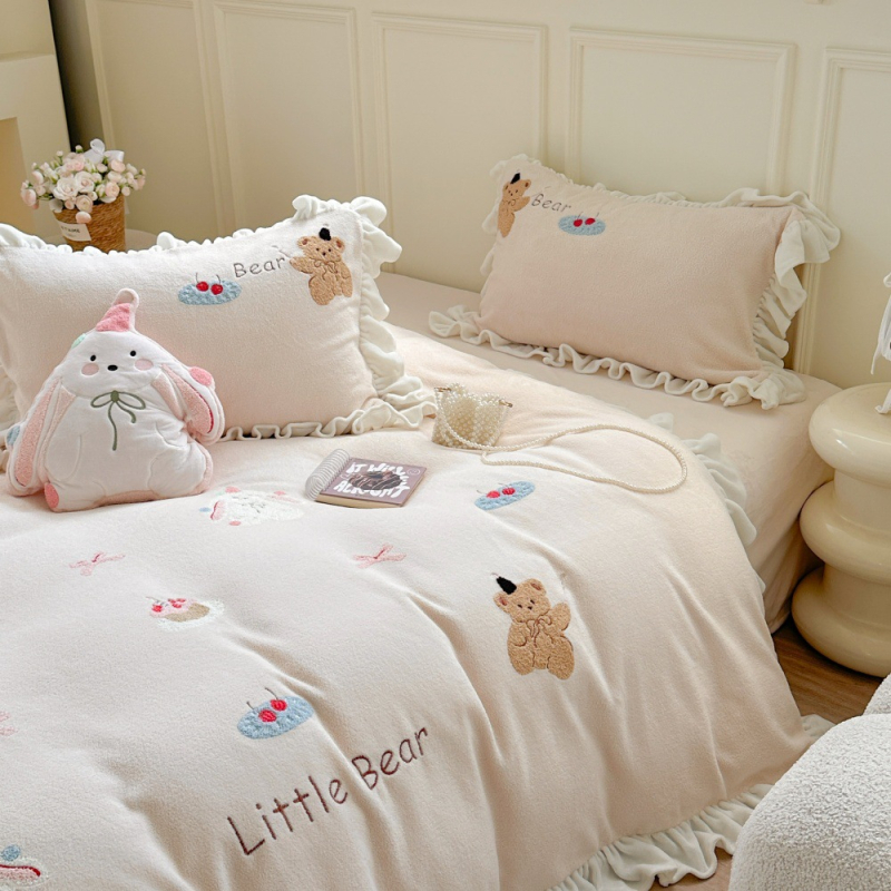 Piimavillase voodipesu komplekt karikatuuride motiiviga, neljaosaline komplekt, reaktiivne trükk, pits ja käterätite õmblus, kaal 2000–2500 g, kohandatav