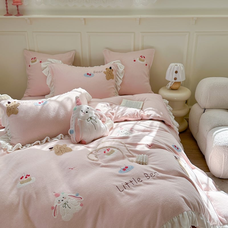 Piimavillase voodipesu komplekt karikatuuride motiiviga, neljaosaline komplekt, reaktiivne trükk, pits ja käterätite õmblus, kaal 2000–2500 g, kohandatav