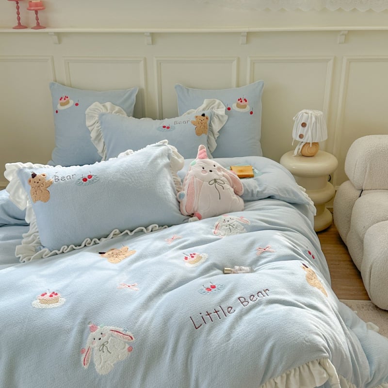 Piimavillase voodipesu komplekt karikatuuride motiiviga, neljaosaline komplekt, reaktiivne trükk, pits ja käterätite õmblus, kaal 2000–2500 g, kohandatav