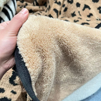 Βελούδινη ριγέ κουβέρτα - για όλες τις εποχές, εθνοτικό στυλ (Υλικό: βελούδινο; Σχέδιο: ριγέ; Τύπος κουβέρτας: πετσέτα-κουβέρτα; Εποχές: όλες οι εποχές; Στυλ: εθνοτικό)