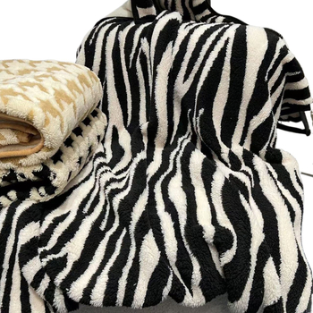 Βελούδινη ριγέ κουβέρτα - για όλες τις εποχές, εθνοτικό στυλ (Υλικό: βελούδινο; Σχέδιο: ριγέ; Τύπος κουβέρτας: πετσέτα-κουβέρτα; Εποχές: όλες οι εποχές; Στυλ: εθνοτικό)