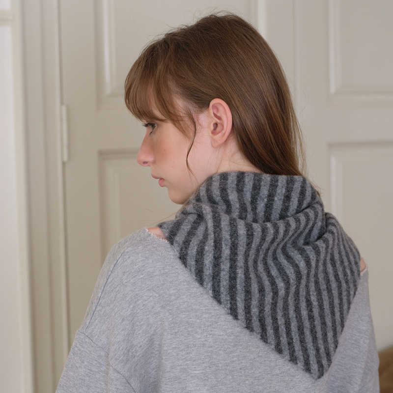 Триъгълен вълнен шал с ивици | Weft-knit, съдържание на вълна 31–50%, Поддържа топло, Зима