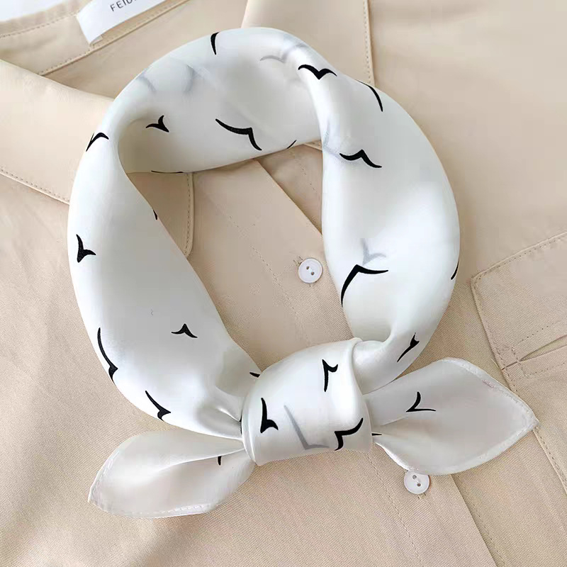 Șal pătrat din mătase, dungi – finisaj satin, 100% mătase, țesătură twill, imprimare digitală