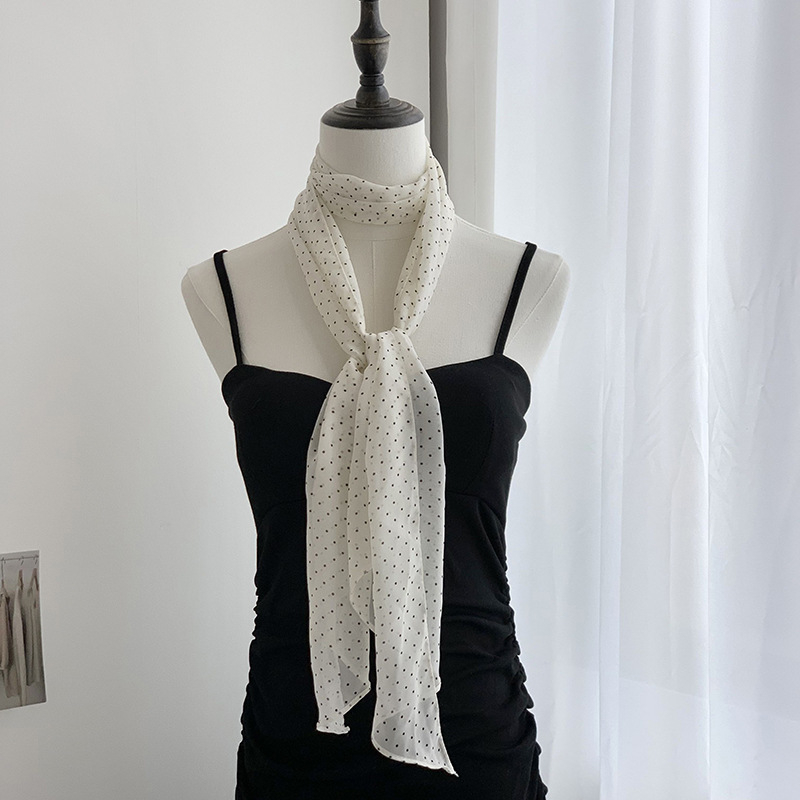 Пролетен полиестерен шал с розов мотив и точки, Twill тъкан, съдържание полиестер 31-50%, многофункционален аксесоар за глава и колан