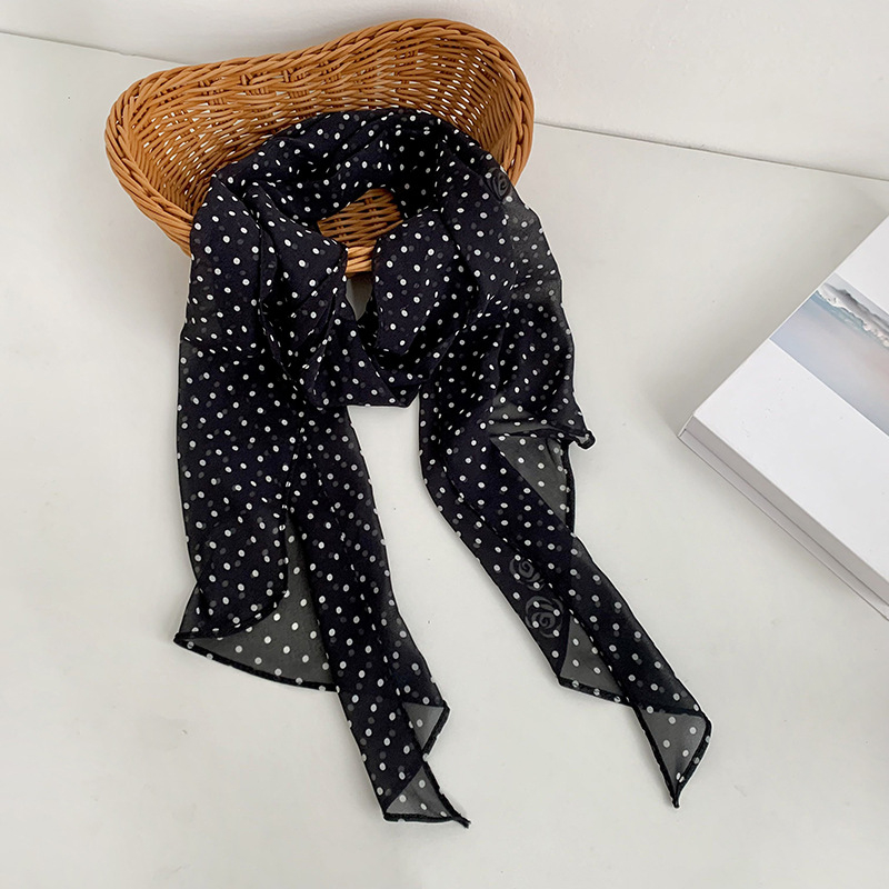 Пролетен полиестерен шал с розов мотив и точки, Twill тъкан, съдържание полиестер 31-50%, многофункционален аксесоар за глава и колан