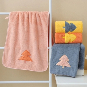 Ručnìค za lice od coral fleece s rubnim dizajnom, debeo, mekan i upijajući (100D vlakana, 80–100 g)