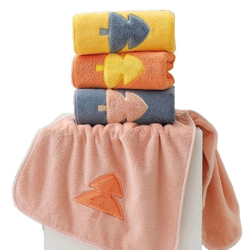 Ručnìค za lice od coral fleece s rubnim dizajnom, debeo, mekan i upijajući (100D vlakana, 80–100 g)