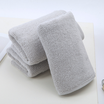 Kupaonski ručnik od 100% pamuka, platno ravnog tkanja, 100–120 g/m², pređa 10s