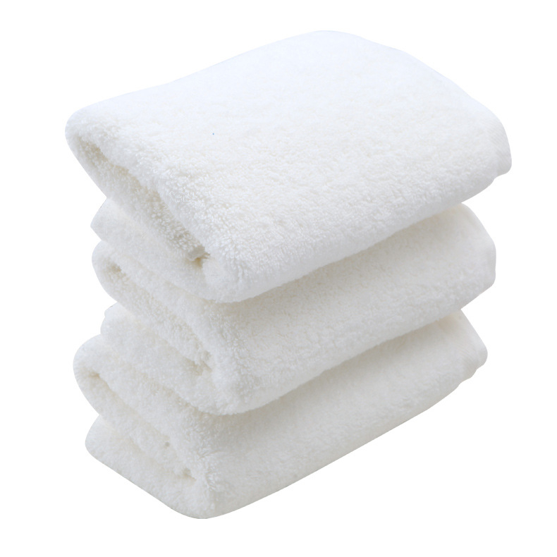 Kupaonski ručnik od 100% pamuka, platno ravnog tkanja, 100–120 g/m², pređa 10s