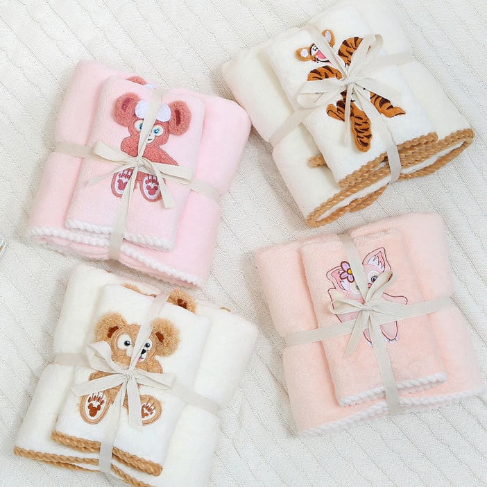 Prosop de baie și plajă | Material: coral fleece; Greutate: 300–400 g; Categorie: prosop de baie/plajă; Proces: broderie; Sezon: toate anotimpurile