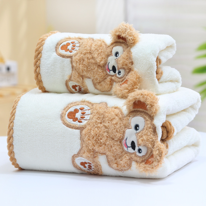 Prosop de baie și plajă | Material: coral fleece; Greutate: 300–400 g; Categorie: prosop de baie/plajă; Proces: broderie; Sezon: toate anotimpurile