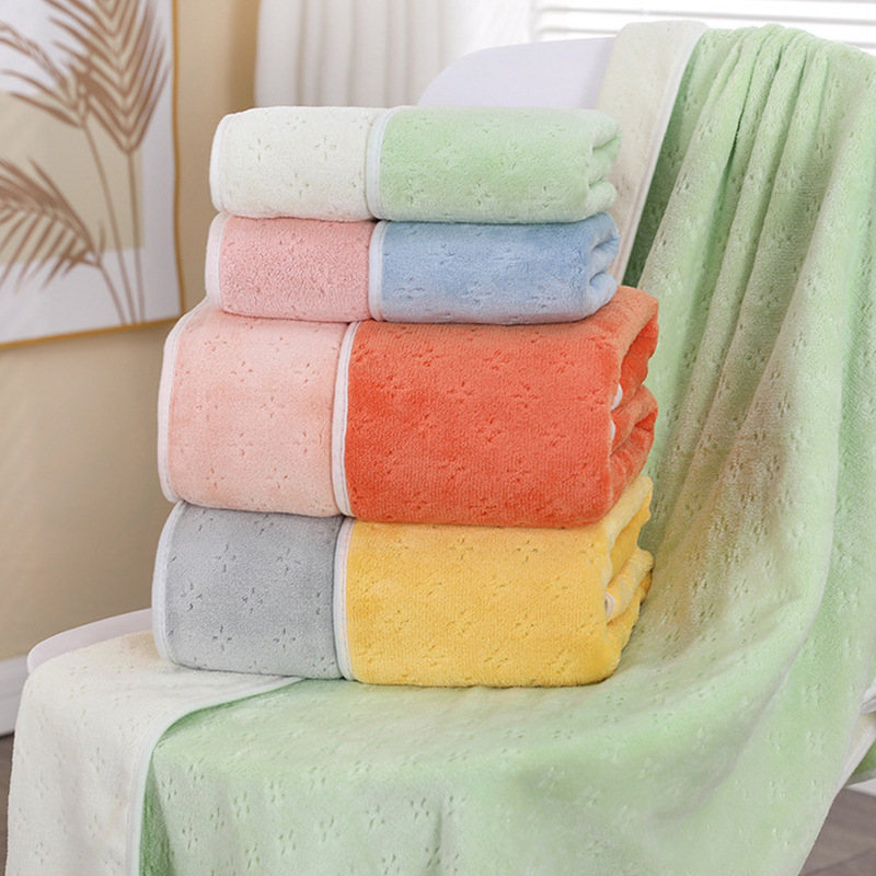 Ručnik za lice od coral fleecea, dvostrani, debeli, vrlo upijajući, vlakna 150D, težina 120–140 g, rub šivan