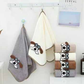 Set de prosoape din fleece coral, moi și absorbante, cu design cu un cățeluș pilot; prosoape de față și de baie, 150d fir, greutate 200 g/m2, broderie și tiv