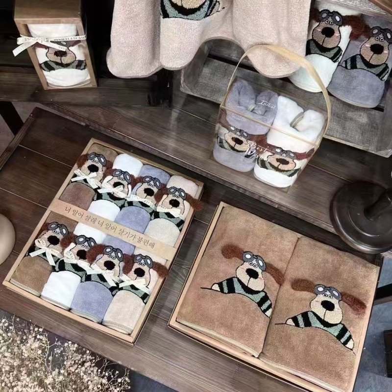 Set de prosoape din fleece coral, moi și absorbante, cu design cu un cățeluș pilot; prosoape de față și de baie, 150d fir, greutate 200 g/m2, broderie și tiv