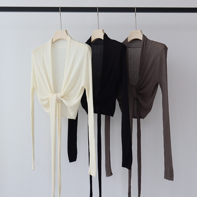 Pulover od Lyocell (Tencel), dugih rukava, V-izrez, jednobojni, uobičajena duljina