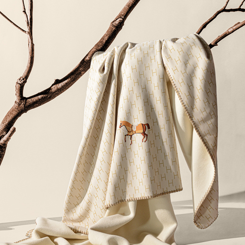 Pătură de bebe Yayi • Poliester • Model geometric • Greutate 500-800 g • Pentru toamnă și iarnă