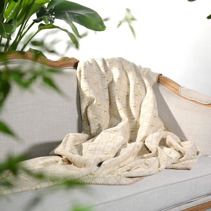 Pătură de bebe Yayi • Poliester • Model geometric • Greutate 500-800 g • Pentru toamnă și iarnă