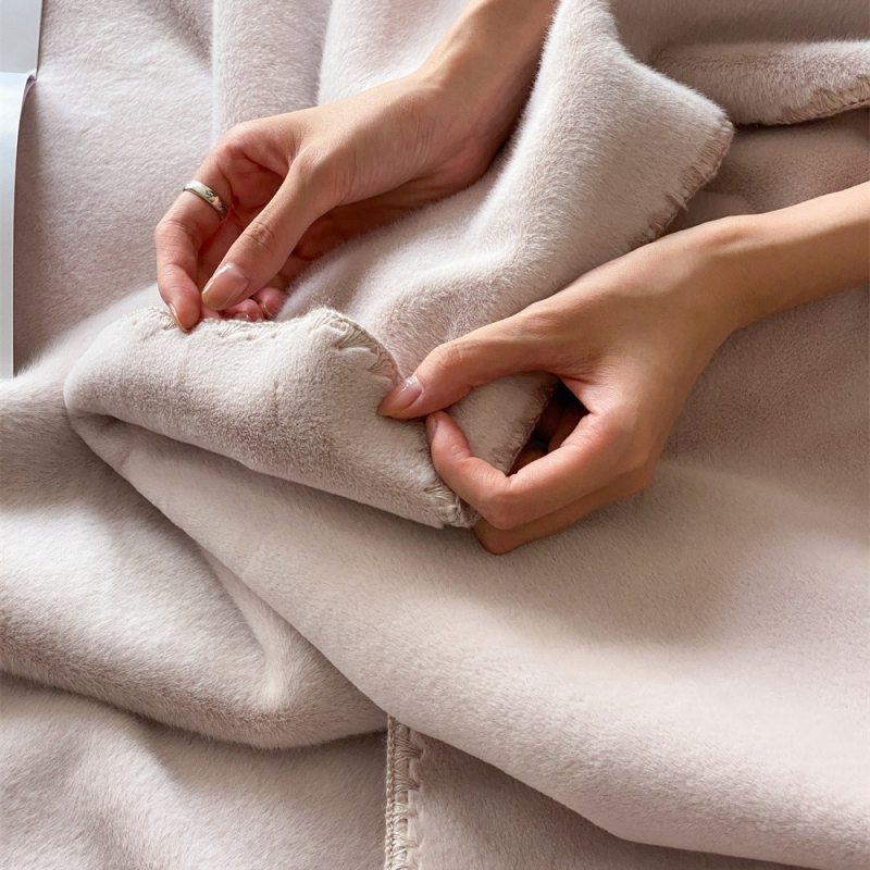 Deka od mink velura | 500–800 g | Četiri sezone | Moderni minimalistički stil